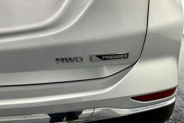 Photo of 2018 Silver Ice Metallic Chevrolet Equinox