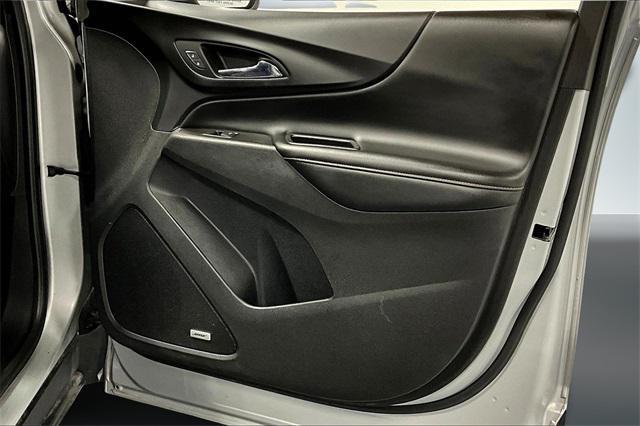 Photo of 2018 Silver Ice Metallic Chevrolet Equinox