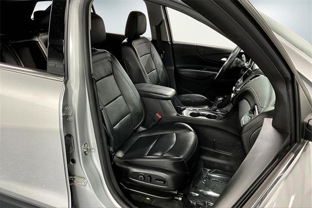 Photo of 2018 Silver Ice Metallic Chevrolet Equinox
