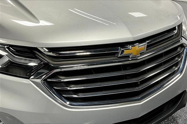 Photo of 2018 Silver Ice Metallic Chevrolet Equinox