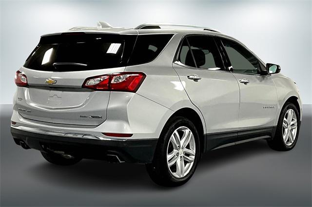 Photo of 2018 Silver Ice Metallic Chevrolet Equinox