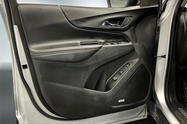 Photo of 2018 Silver Ice Metallic Chevrolet Equinox