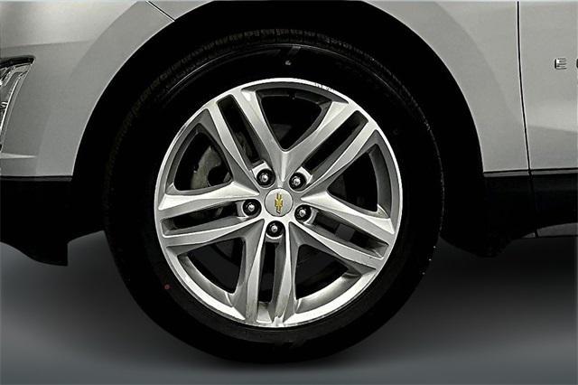 Photo of 2018 Silver Ice Metallic Chevrolet Equinox