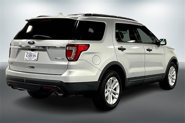 Photo of 2016 Ingot Silver Ford Explorer