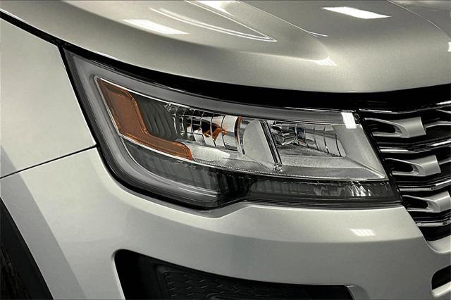 Photo of 2016 Ingot Silver Ford Explorer