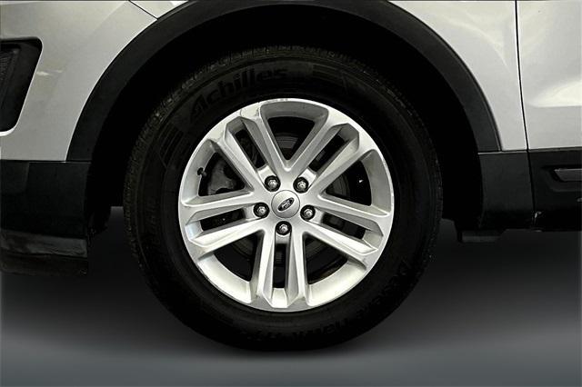 Photo of 2016 Ingot Silver Ford Explorer