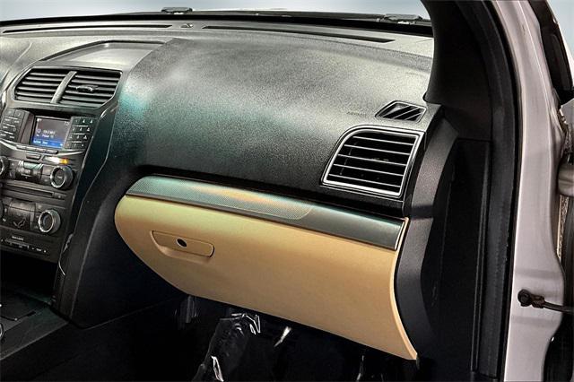 Photo of 2016 Ingot Silver Ford Explorer