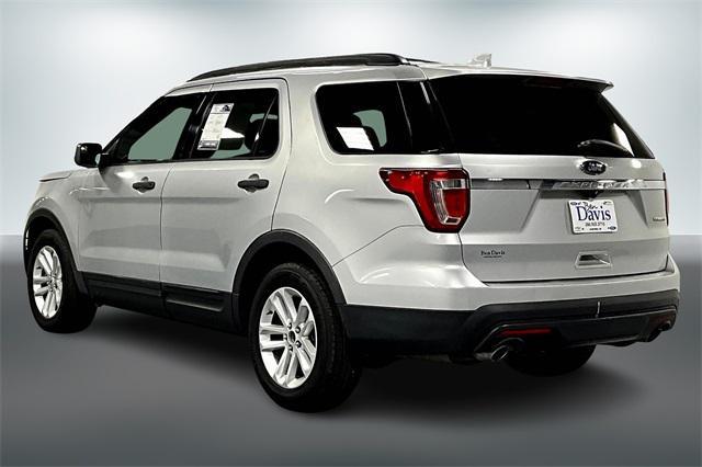 Photo of 2016 Ingot Silver Ford Explorer