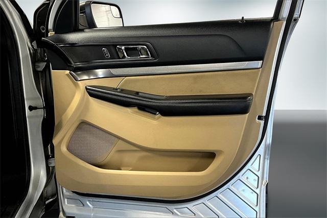 Photo of 2016 Ingot Silver Ford Explorer