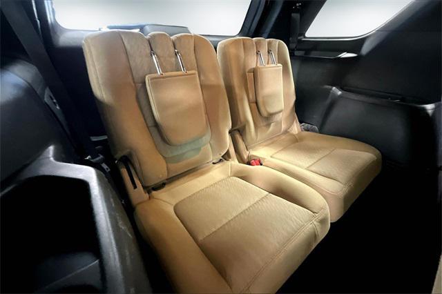 Photo of 2016 Ingot Silver Ford Explorer
