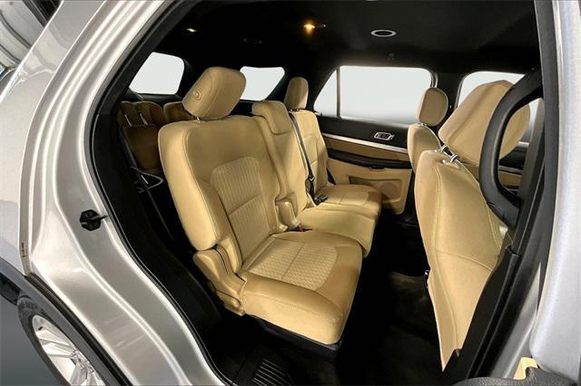 Photo of 2016 Ingot Silver Ford Explorer