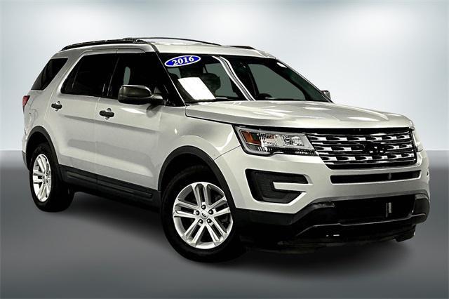 Photo of 2016 Ingot Silver Ford Explorer