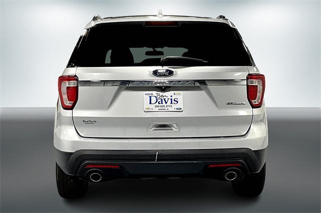 Photo of 2016 Ingot Silver Ford Explorer