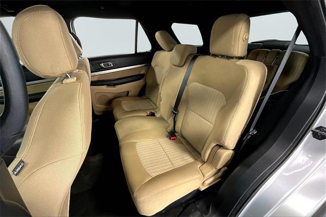 Photo of 2016 Ingot Silver Ford Explorer