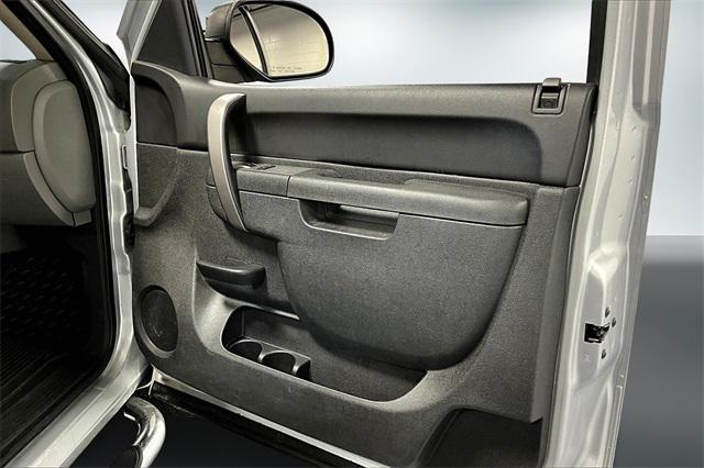 Photo of 2013 Silver Ice Metallic Chevrolet Silverado 1500