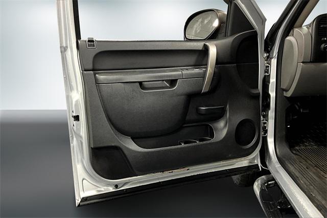 Photo of 2013 Silver Ice Metallic Chevrolet Silverado 1500