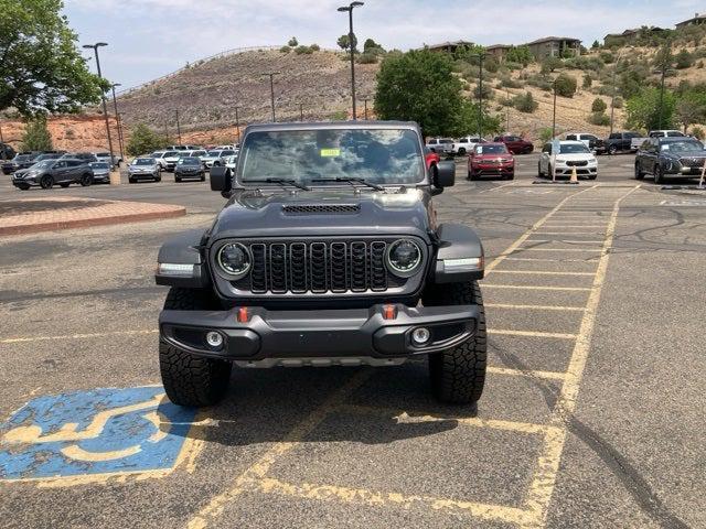 Photo of 2025 Granite Crystal Metallic Clearcoat Jeep Gladiator