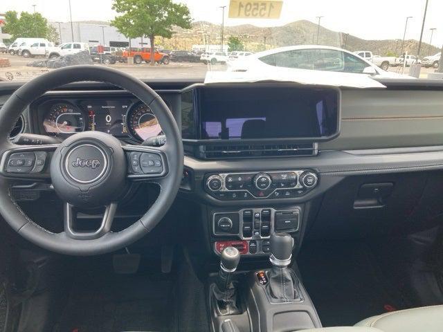 Photo of 2025 Granite Crystal Metallic Clearcoat Jeep Gladiator
