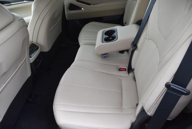Photo of 2025 Majestic White INFINITI QX60