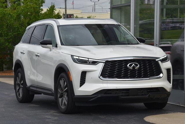 Photo of 2025 Majestic White INFINITI QX60