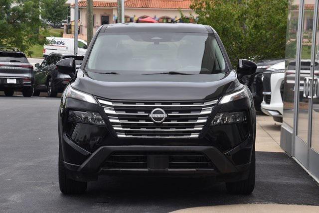Photo of 2024 Super Black Nissan Rogue