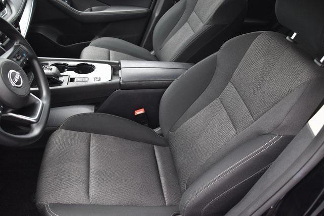 Photo of 2024 Super Black Nissan Rogue