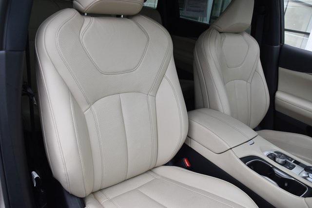 Photo of 2024 Warm Titanium INFINITI QX60