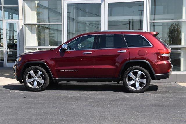 Photo of 2016 Velvet Red Pearlcoat Jeep Grand Cherokee