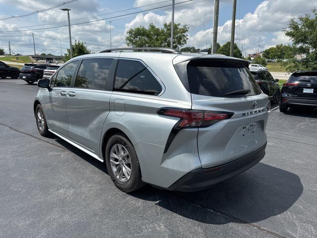 Photo of 2021 Celestial Silver Metallic Toyota Sienna