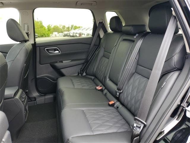 Photo of 2025 Black Nissan Rogue