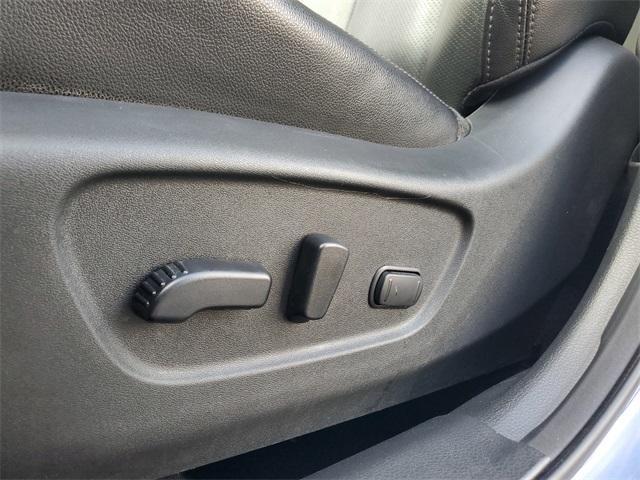 Photo of 2019 Caspian Blue Nissan Rogue