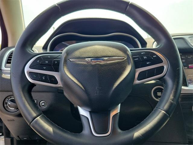 Photo of 2019 Bright White Clearcoat Chrysler 300