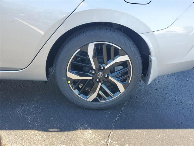 Photo of 2025 Brilliant Silver Metallic Nissan Versa