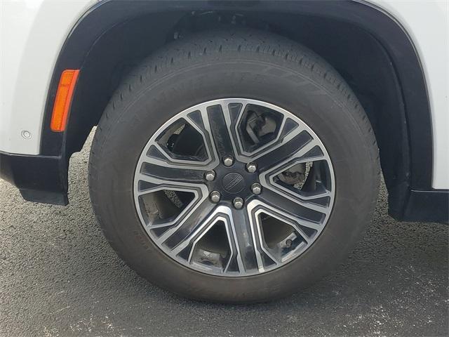 Photo of 2024 Bright White Clearcoat Jeep Wagoneer L
