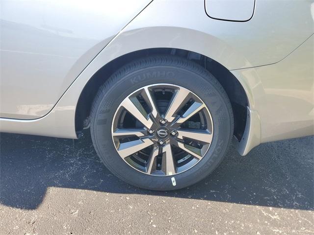 Photo of 2025 Brilliant Silver Metallic Nissan Versa