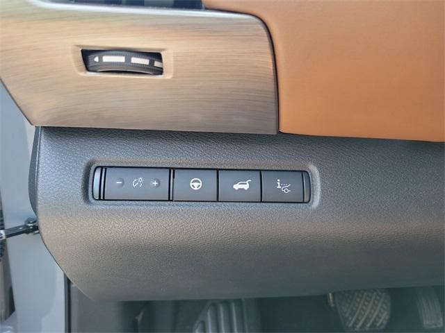 Photo of 2023 2 Tone Gray / Black Roof Nissan Pathfinder