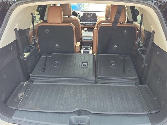 Photo of 2023 2 Tone Gray / Black Roof Nissan Pathfinder