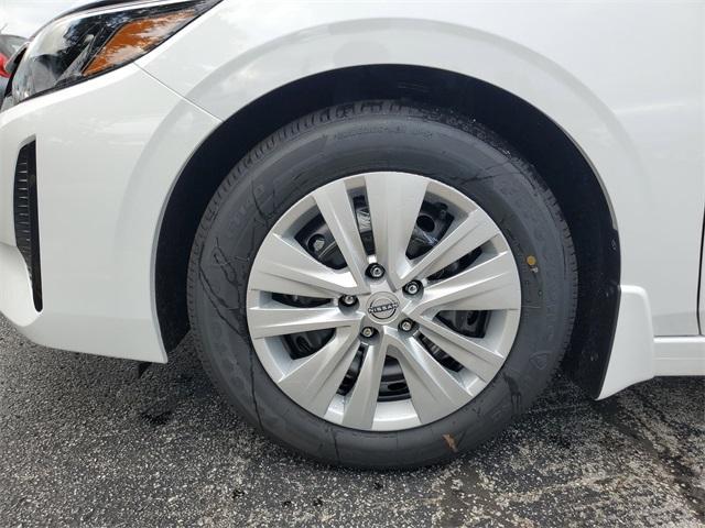 Photo of 2025 Cloud White Nissan Sentra