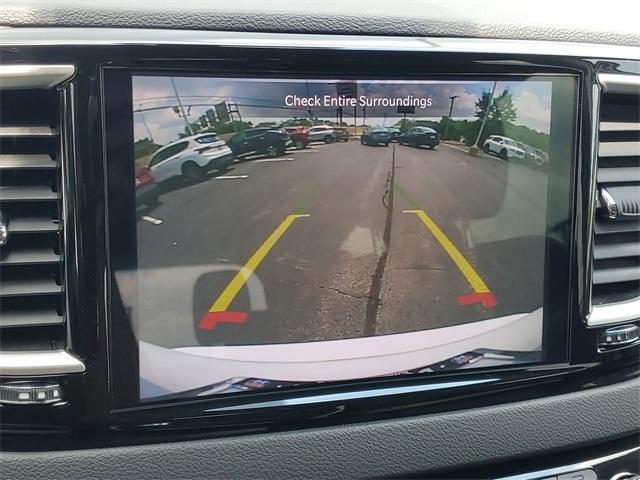 Photo of 2024 Bright White Clearcoat Chrysler Pacifica