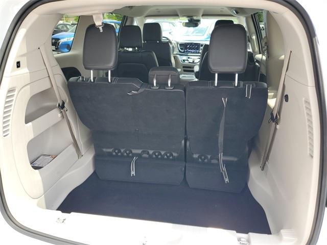 Photo of 2024 Bright White Clearcoat Chrysler Pacifica