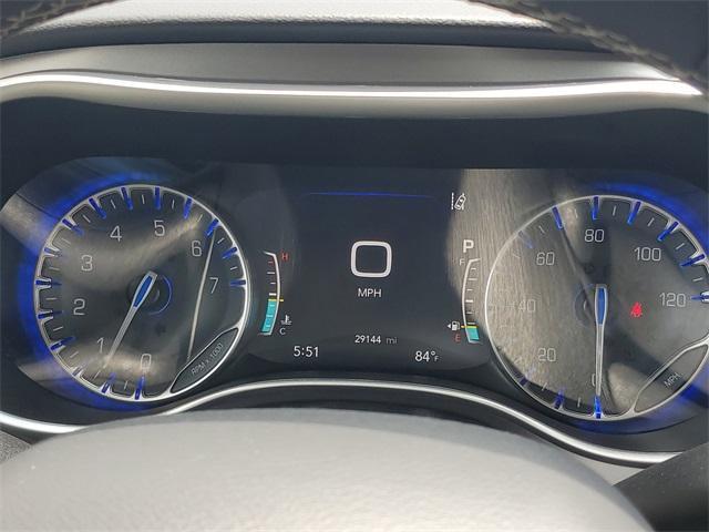 Photo of 2024 Bright White Clearcoat Chrysler Pacifica