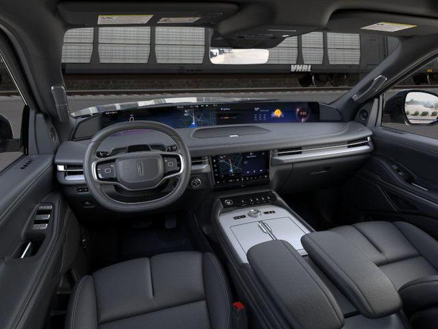 Photo of 2025 Infinite Black Metallic Clearcoat Lincoln Navigator