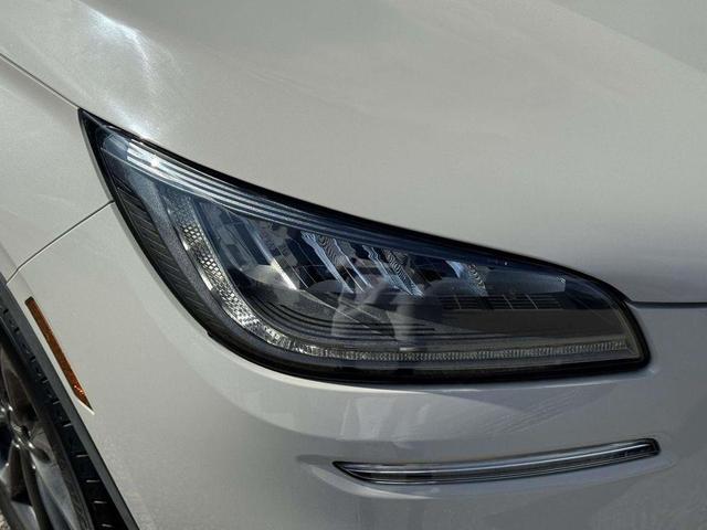 Photo of 2022 Ceramic Pearl Metallic Tri-Coat Lincoln Corsair