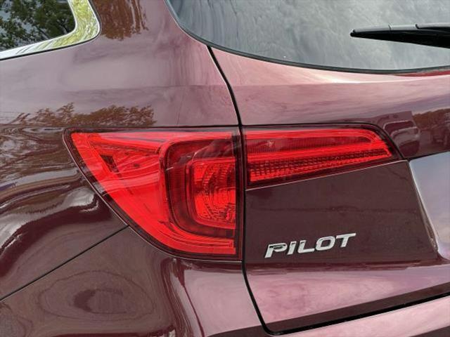 Photo of 2018 Deep Scarlet Pearl Honda Pilot
