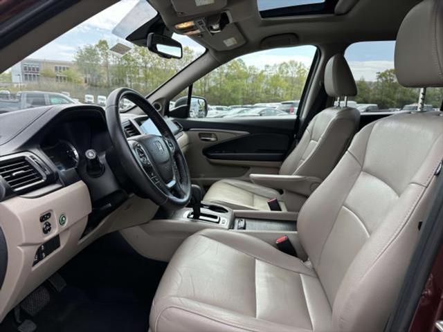Photo of 2018 Deep Scarlet Pearl Honda Pilot