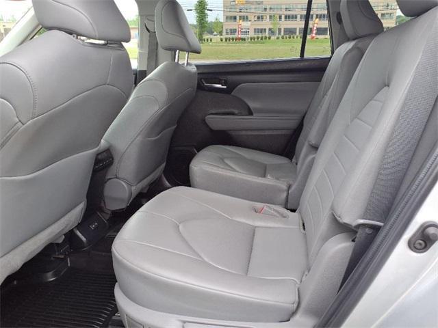 Photo of 2023 Celestial Silver Toyota Highlander