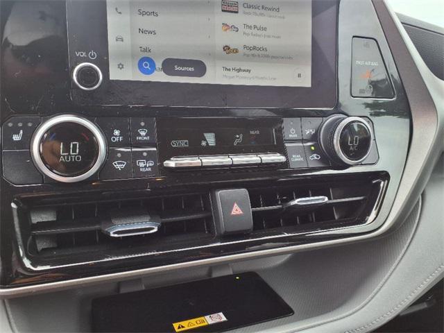 Photo of 2023 Celestial Silver Toyota Highlander