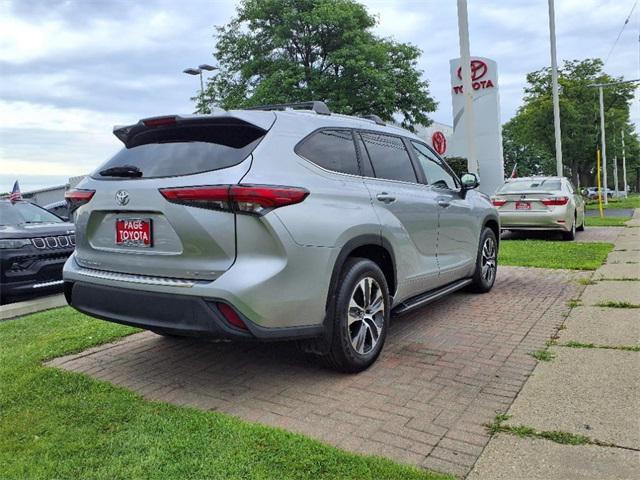 Photo of 2023 Celestial Silver Toyota Highlander