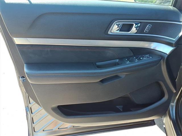 Photo of 2018 Magnetic Metallic Ford Explorer