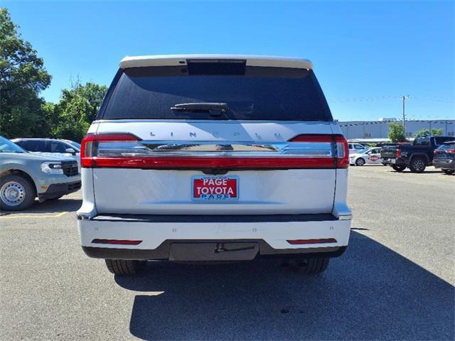 Photo of 2019 White Platinum Metallic Tri-Coat Lincoln Navigator